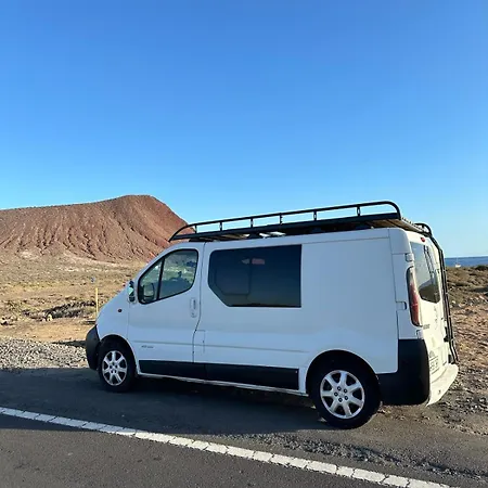 Camper Van Orange Crab * Los Abrigos